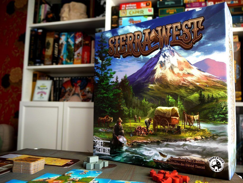 Sierra West Caja en la mesa